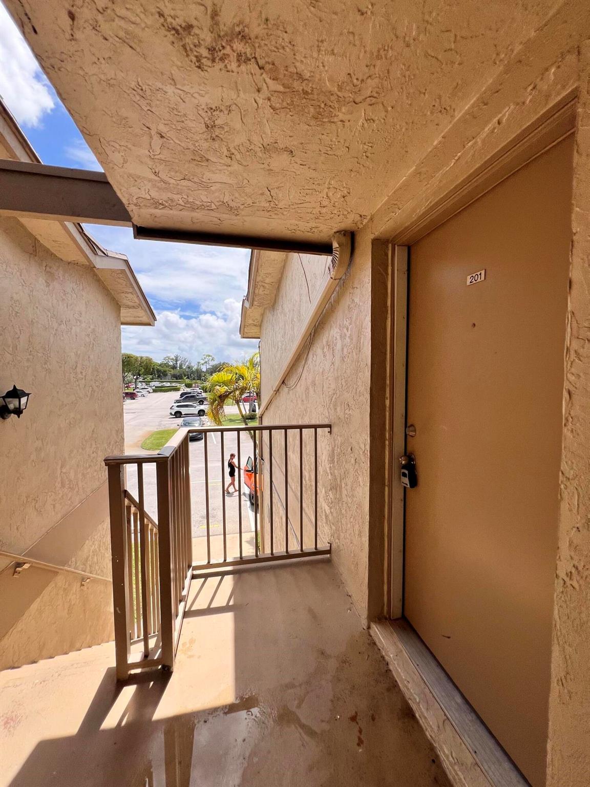 ABBEY PARK GARDENS I COND - Residential Lease