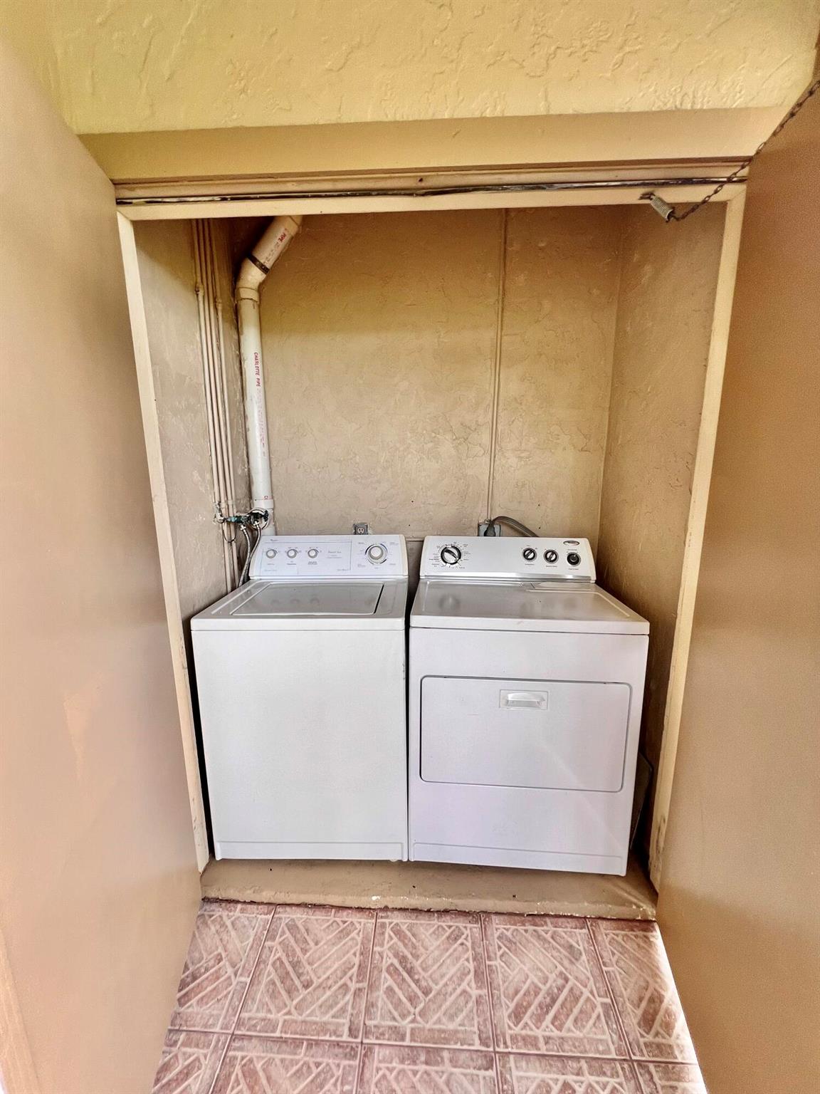 ABBEY PARK GARDENS I COND - Residential Lease