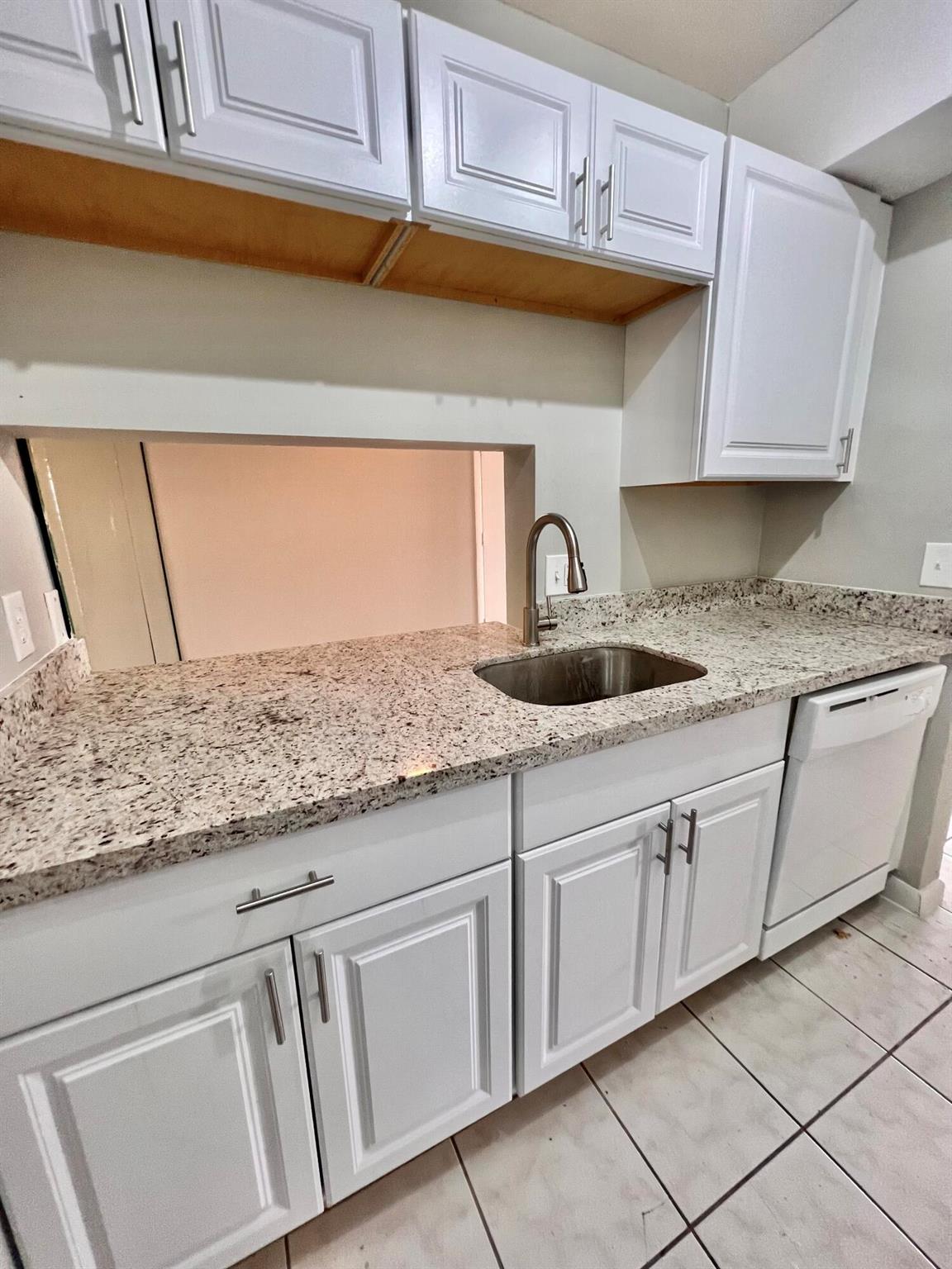 ABBEY PARK GARDENS I COND - Residential Lease