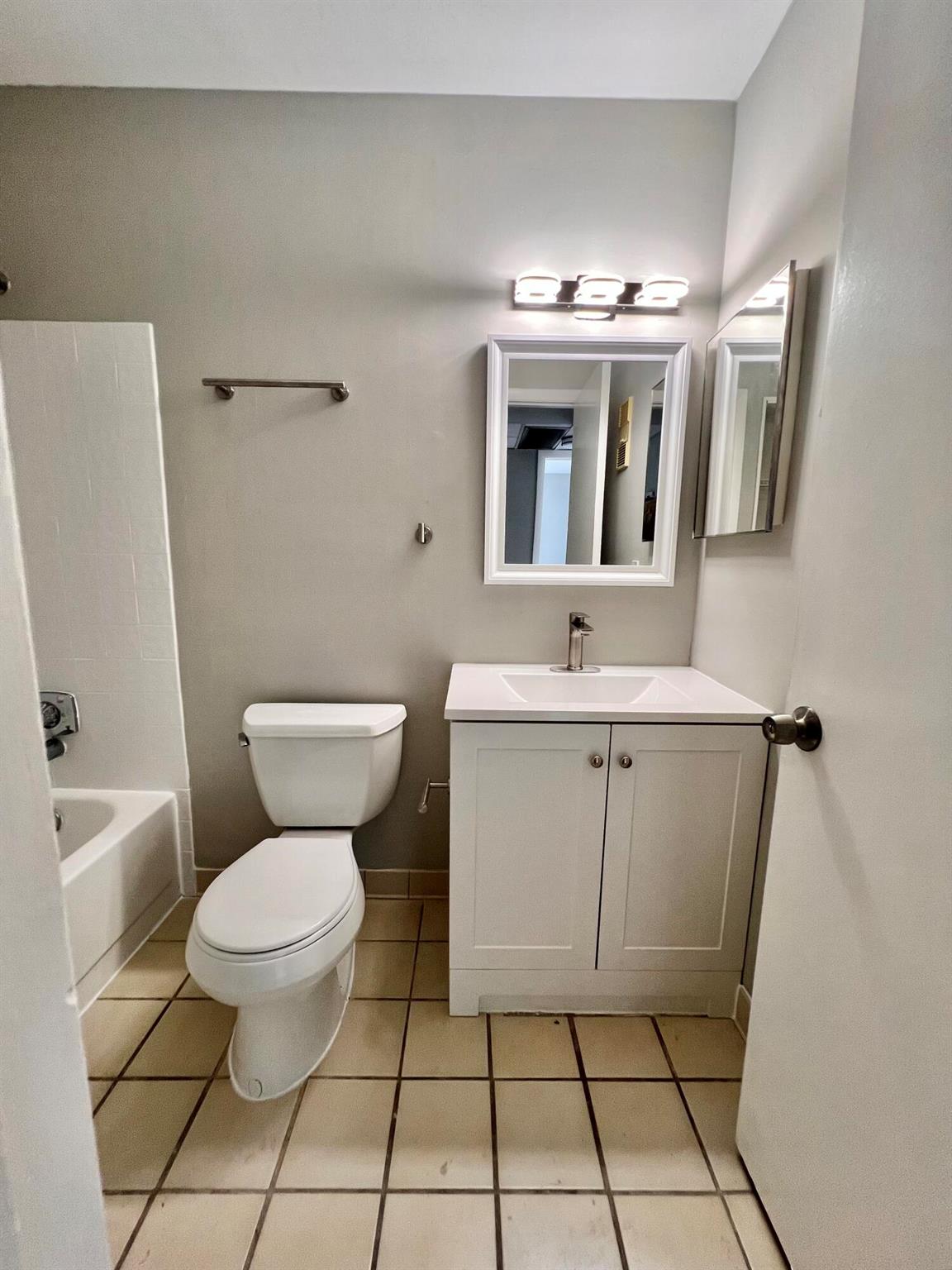 ABBEY PARK GARDENS I COND - Residential Lease