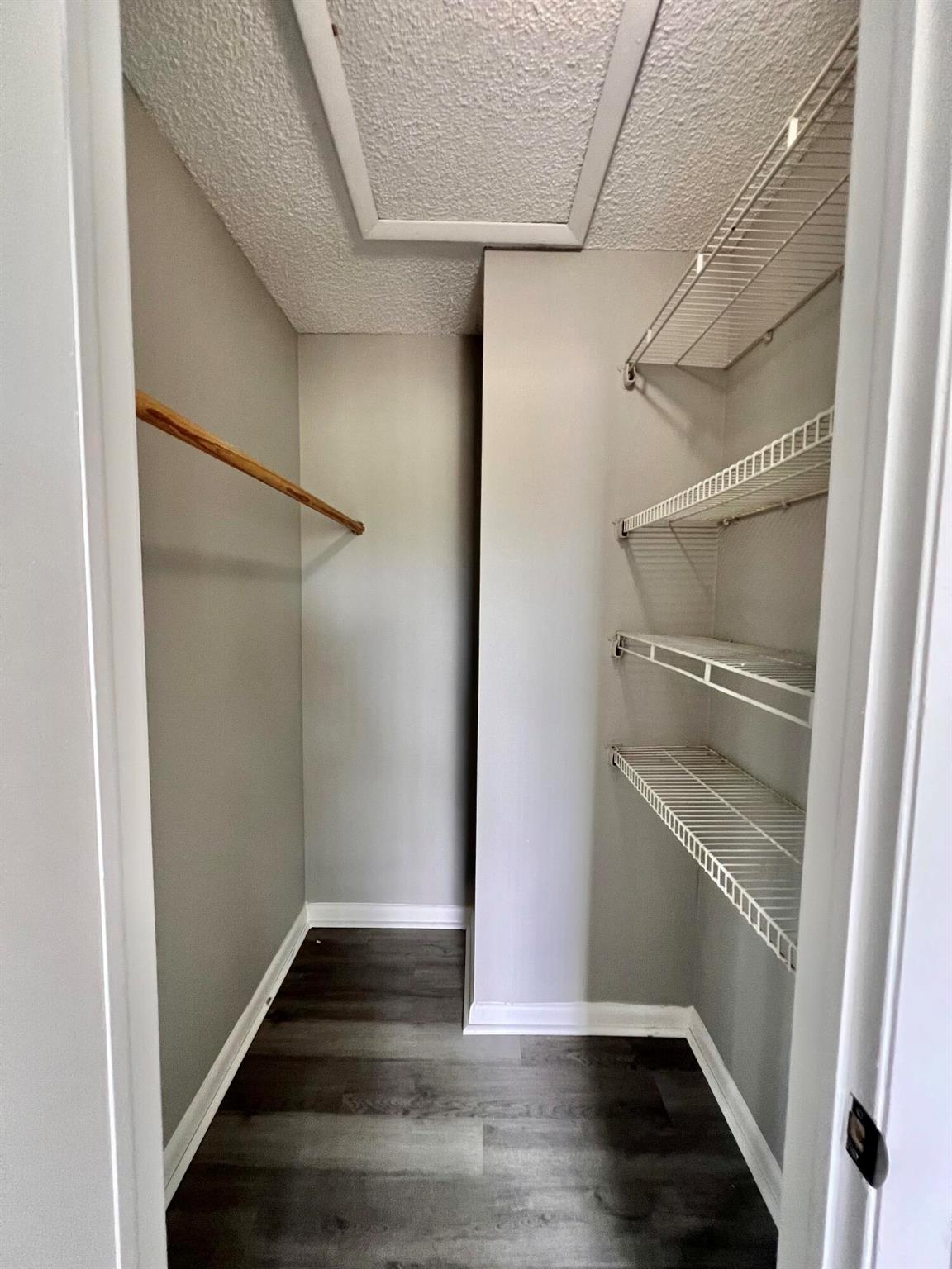 ABBEY PARK GARDENS I COND - Residential Lease