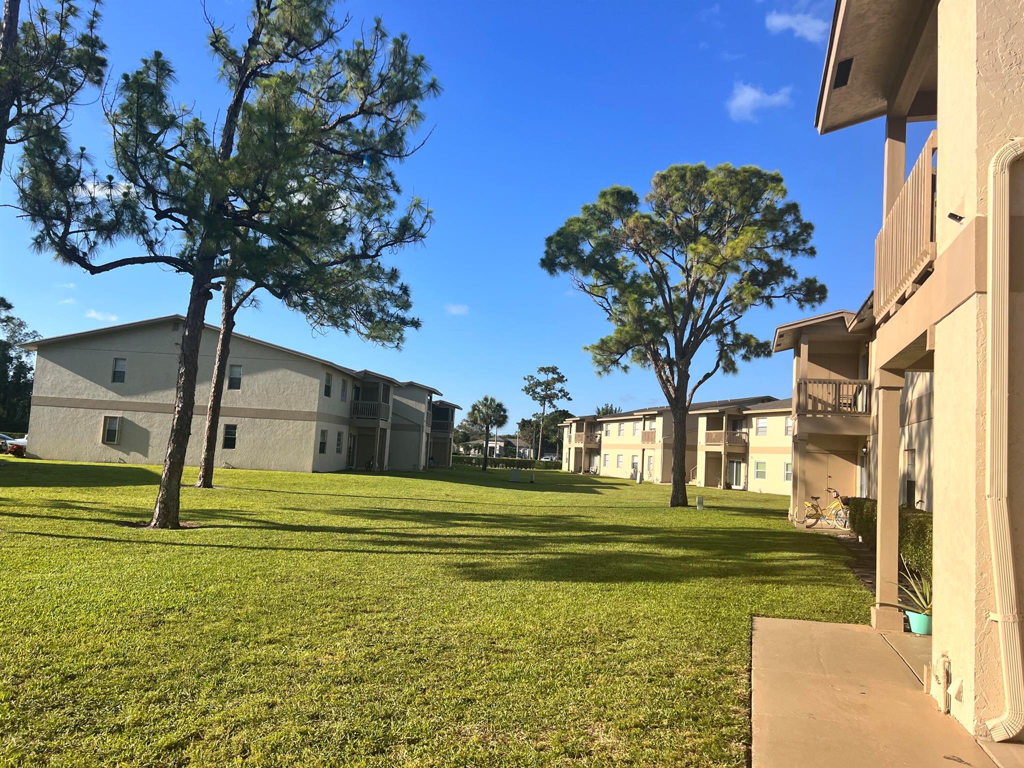 ABBEY PARK GARDENS I COND - Residential Lease