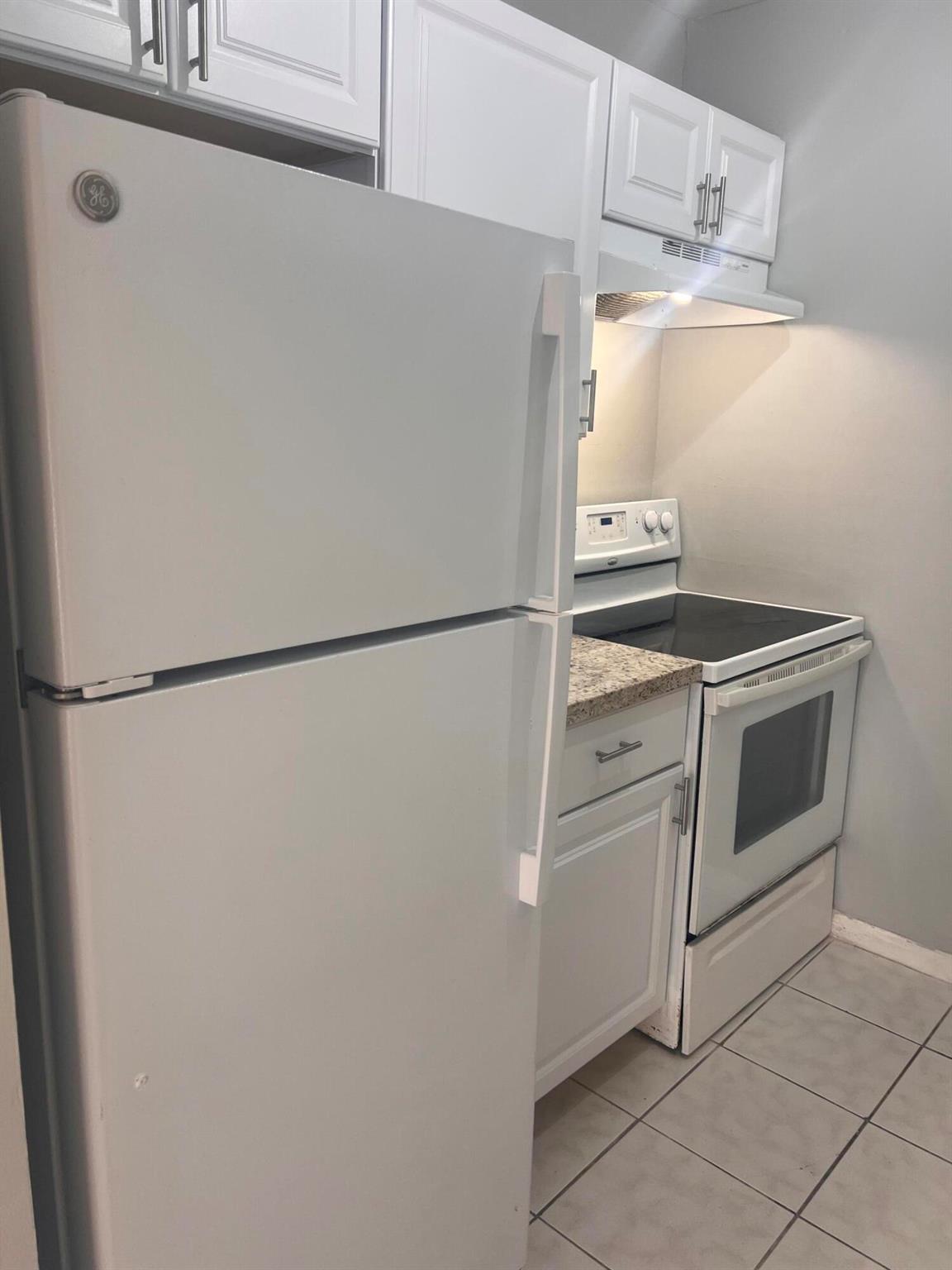 ABBEY PARK GARDENS I COND - Residential Lease