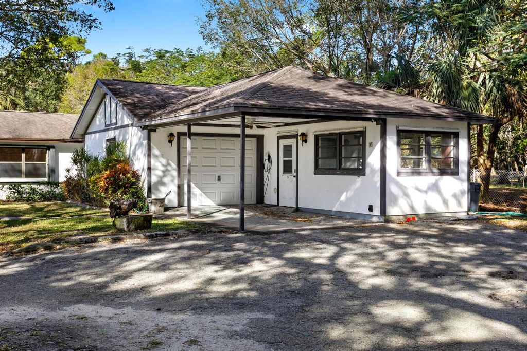 Photo of 11239 Monet Lane, Palm Beach Gardens, FL 33410 (MLS # R11156940)