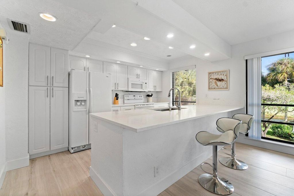 Photo of 655 Brackenwood Cove #655, Palm Beach Gardens, FL 33418 (MLS # R11134375)