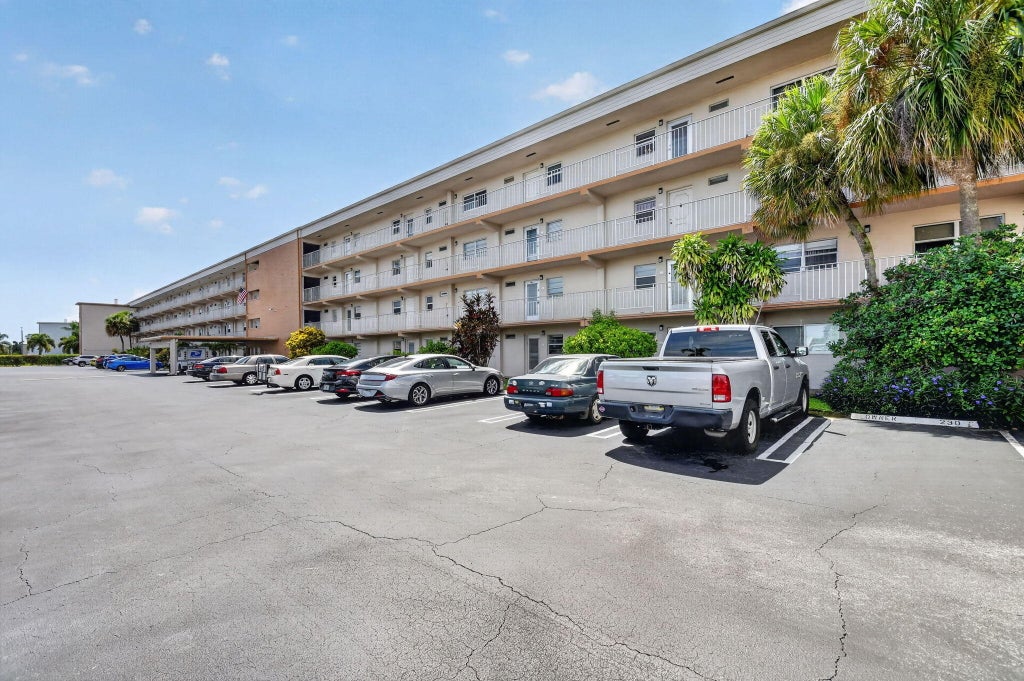 Photo of 230 NE 26th Avenue #412, Boynton Beach, FL 33435 (MLS # B26073905)