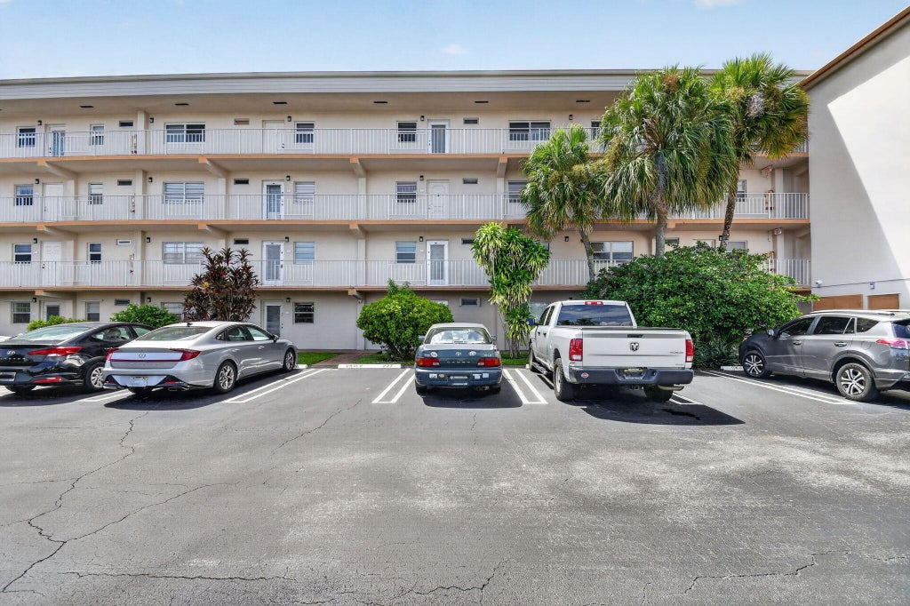 Photo of 230 NE 26th Avenue #412, Boynton Beach, FL 33435 (MLS # B26073905)