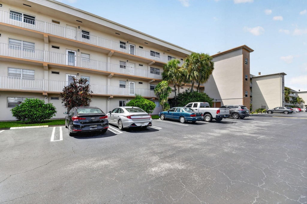 Photo of 230 NE 26th Avenue #412, Boynton Beach, FL 33435 (MLS # B26073905)