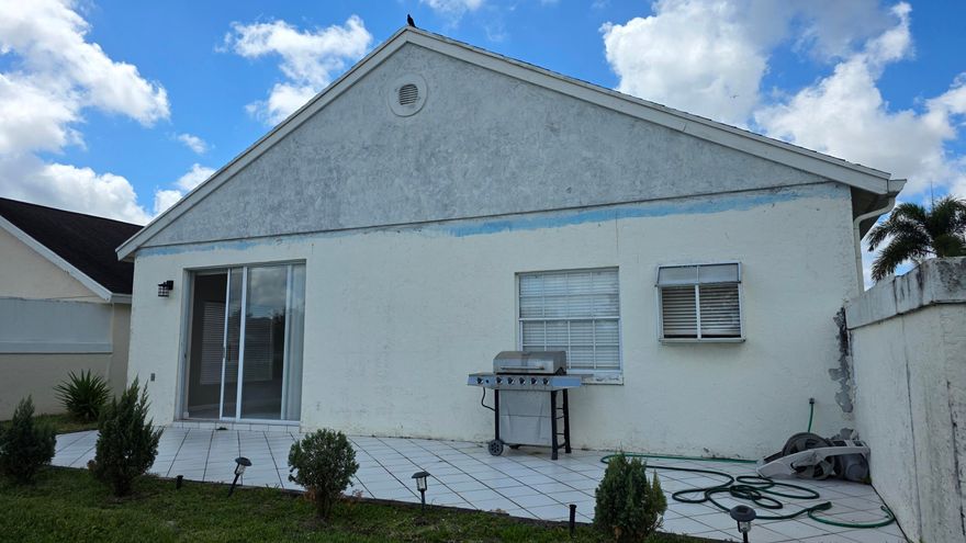 ** SHORT SALE - SUBJECT TO BANK APPROVAL **