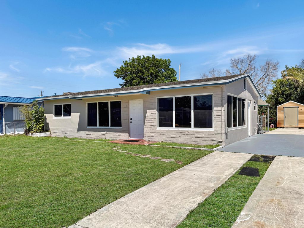 Photo of 6751 Cody Street, Hollywood, FL 33024 (MLS # B26006433)