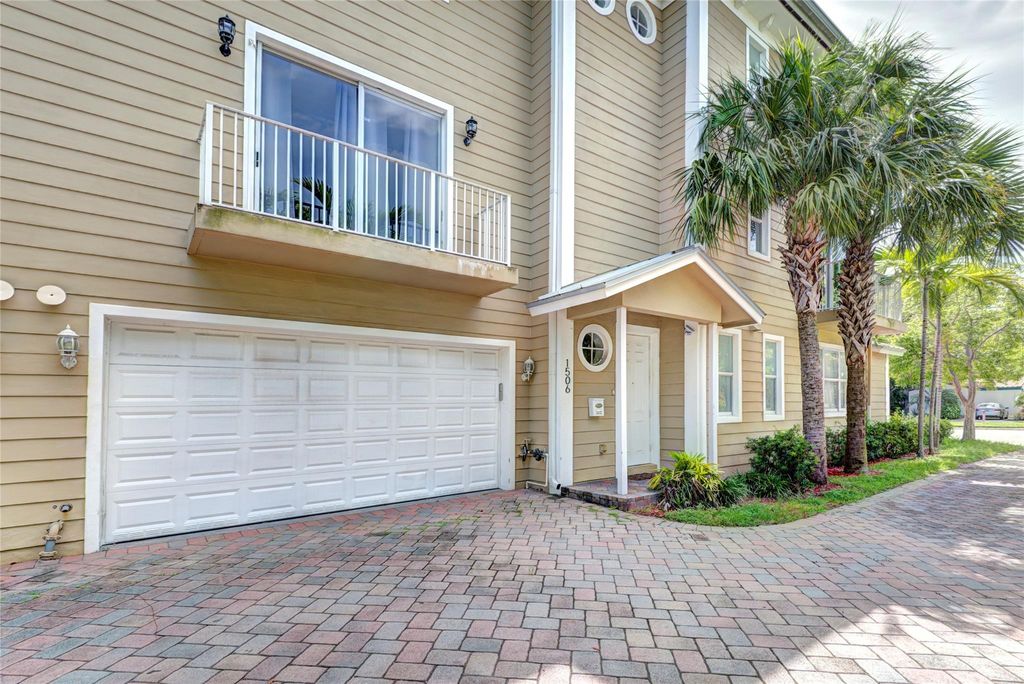 Photo of 1506 SW 4th Avenue, Fort Lauderdale, FL 33315 (MLS # F10436855)