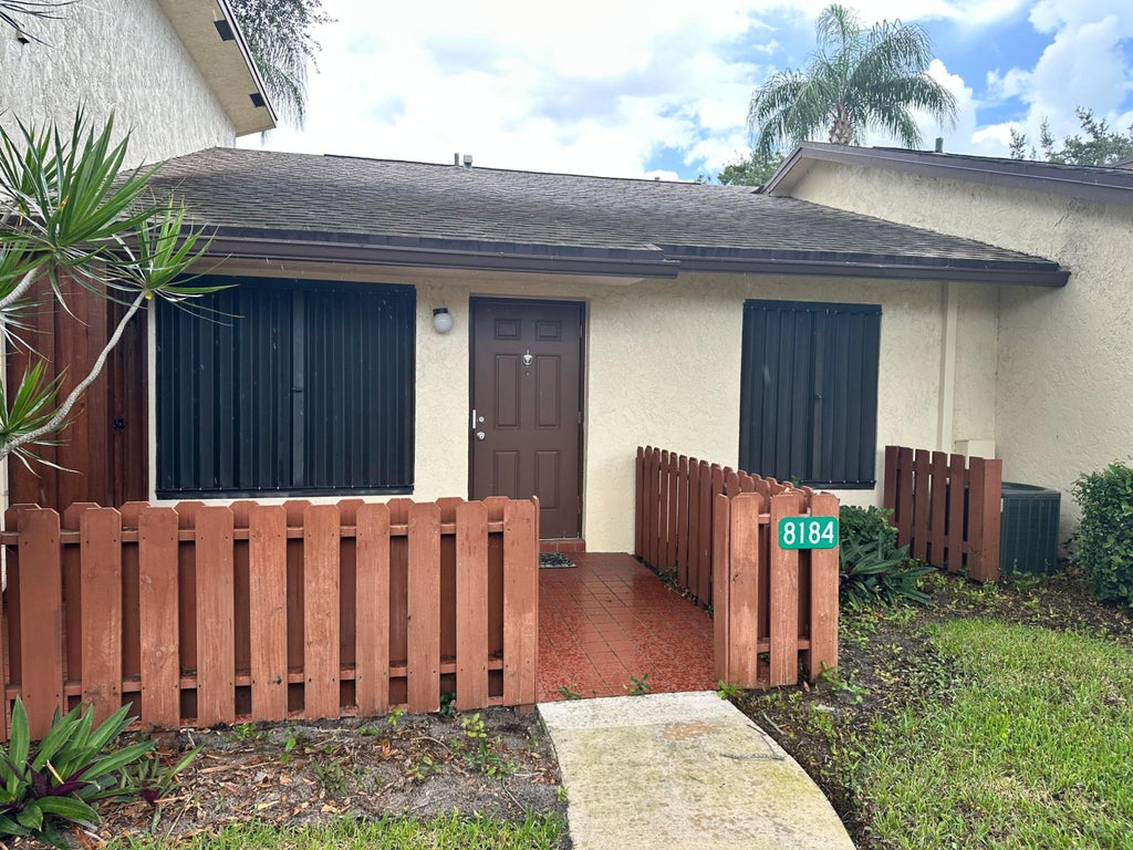 Photo of 8184 SE Villa Way, Hobe Sound, FL 33455 (MLS # B26071747)