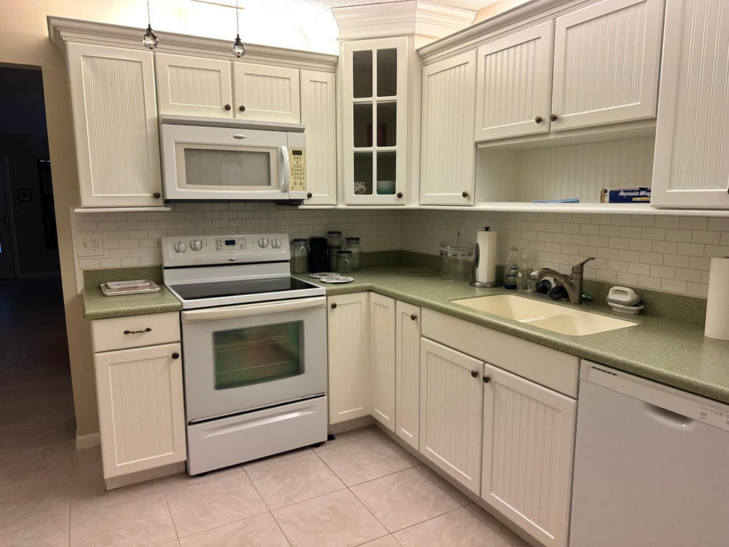 Photo of 8184 SE Villa Way, Hobe Sound, FL 33455 (MLS # B26071747)