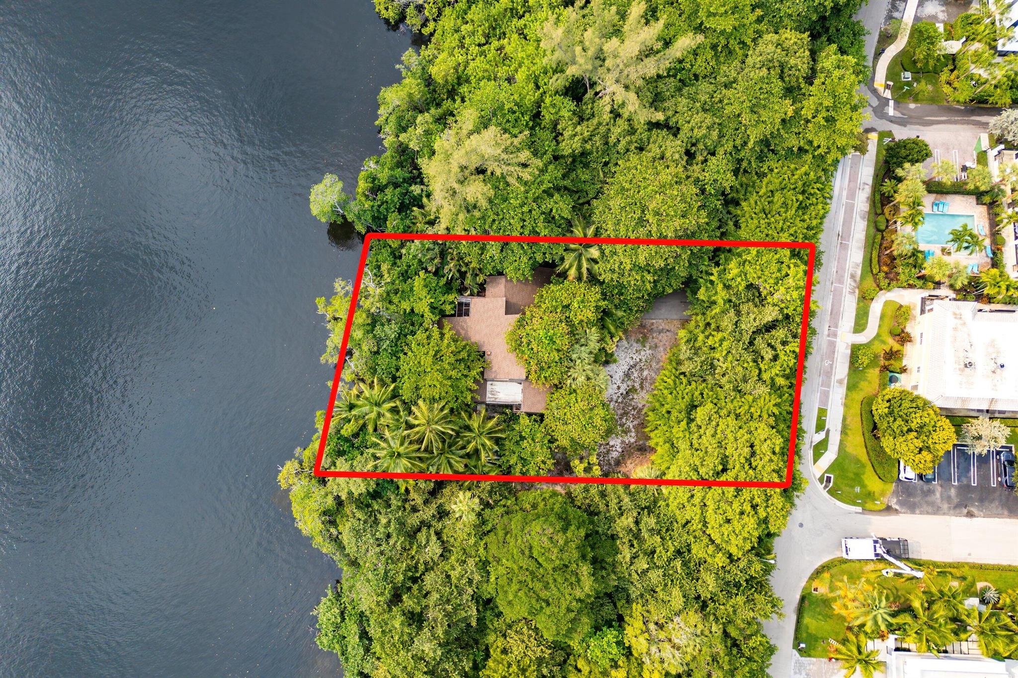 1001 Palm Trail