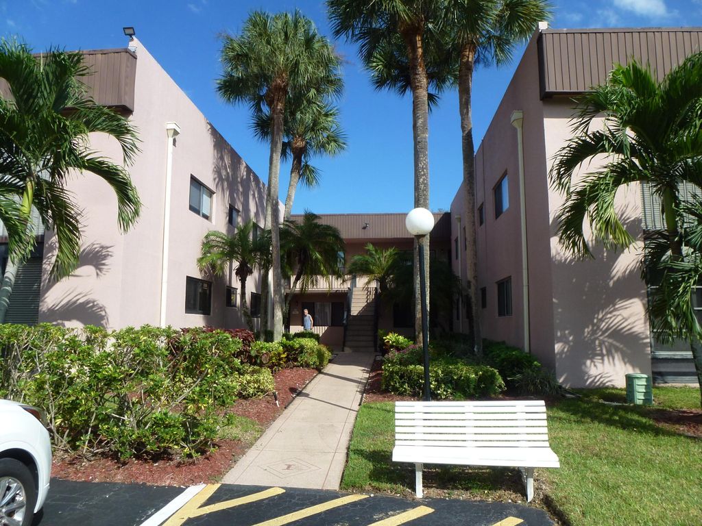 Photo of 15109 Ashland Drive #323, Delray Beach, FL 33484 (MLS # R10998435)
