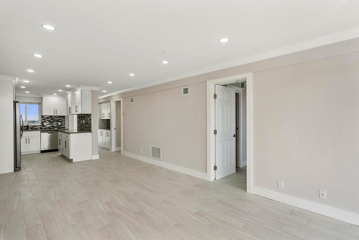 MASSACHUSETTS APTS CONDO - Residential