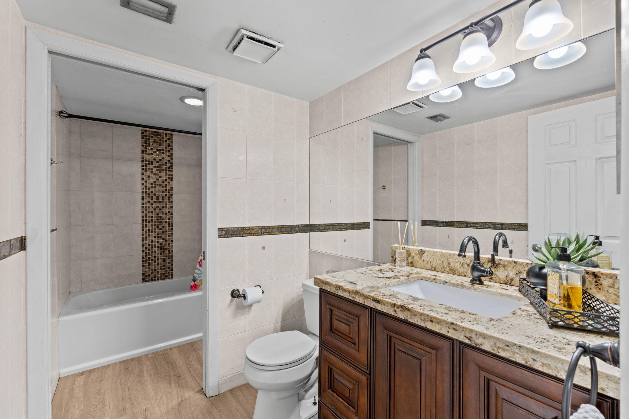 RAMBLEWOOD PLACE CONDO - Residential