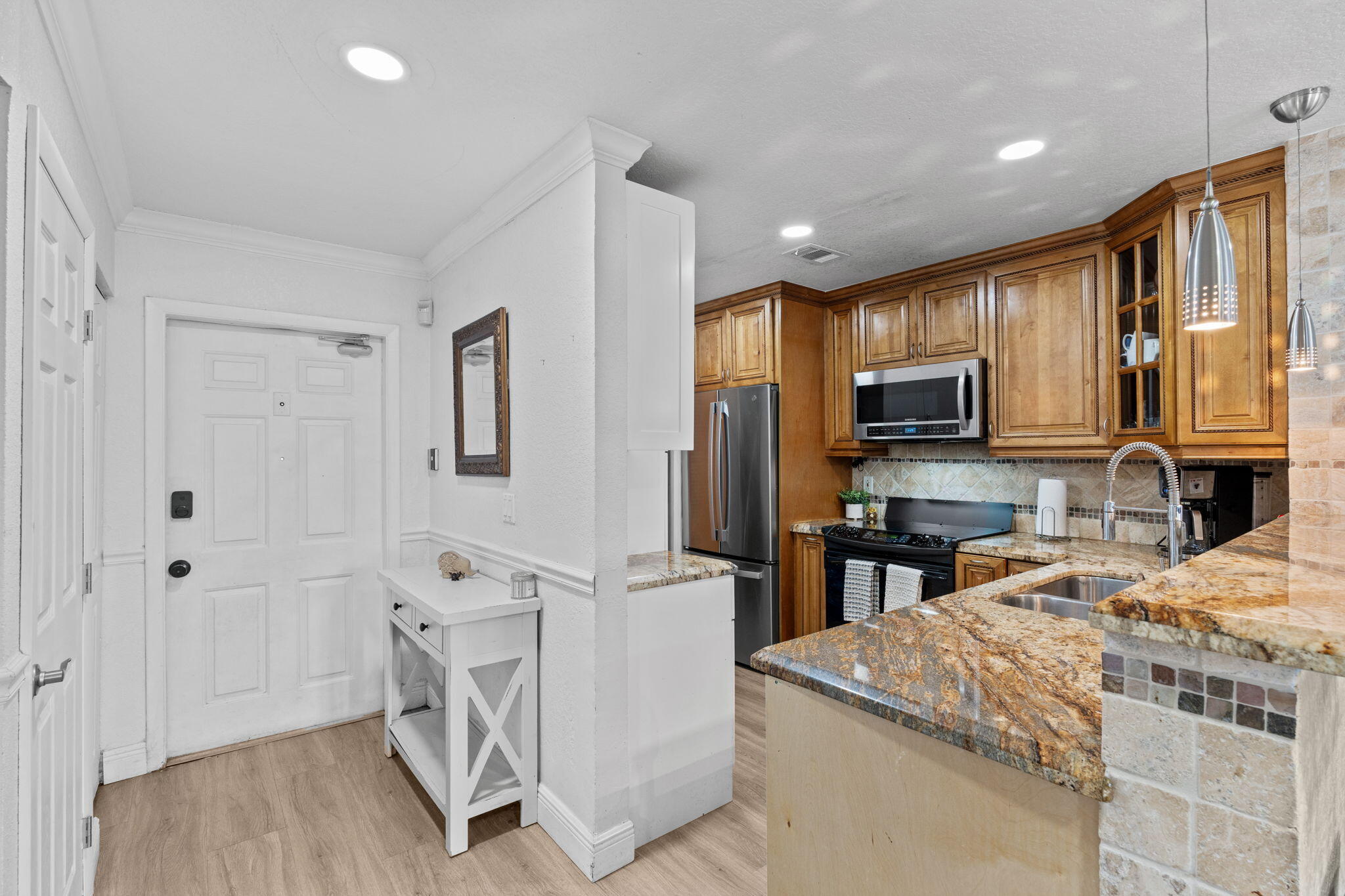 RAMBLEWOOD PLACE CONDO - Residential