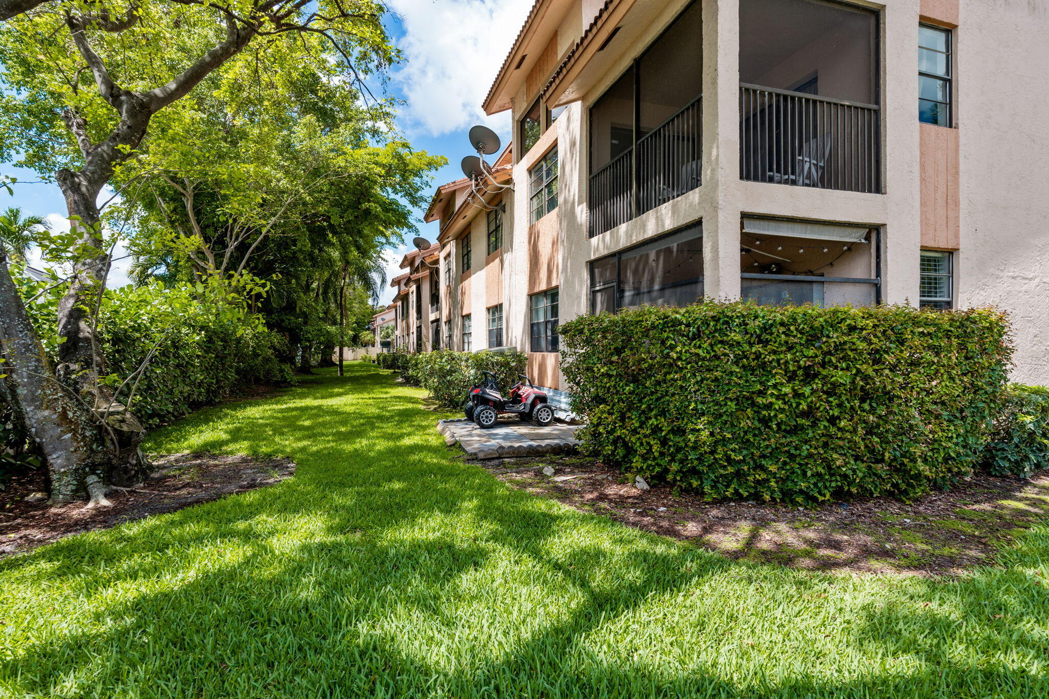RAMBLEWOOD PLACE CONDO - Residential