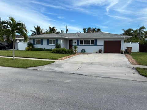 Photo of 1104 SE 14TH Street, Deerfield Beach, FL 33441 (MLS # B26085275)