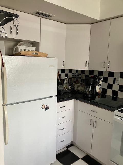 HILLSBORO IMPERIAL APTS C - Residential Lease