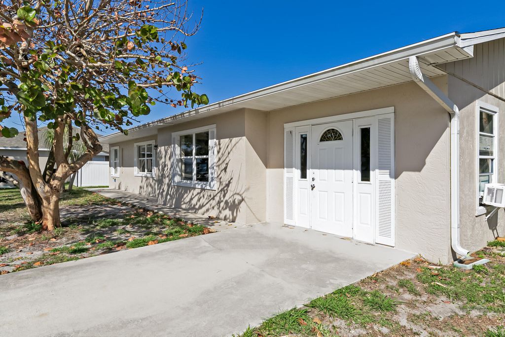 Photo of 1107 SW Ithaca Street, Port Saint Lucie, FL 34983 (MLS # B26002835)