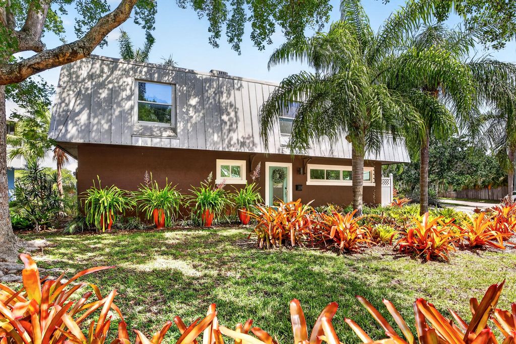 Photo of 4001 NE 14th Avenue, Oakland Park, FL 33334 (MLS # B26029565)