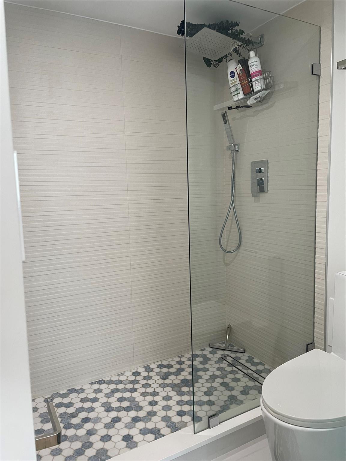 The Seasons Condo - Residential Lease