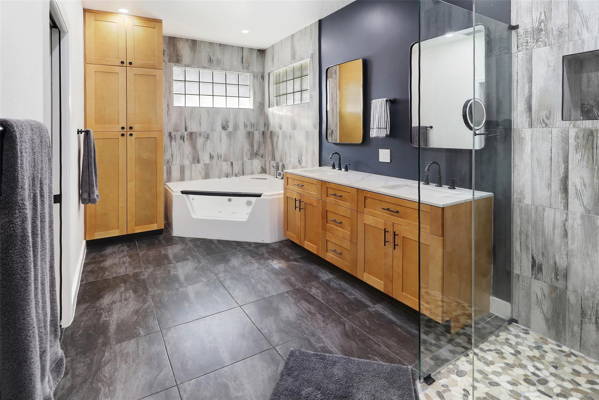 Kensington 146-39 B - Residential