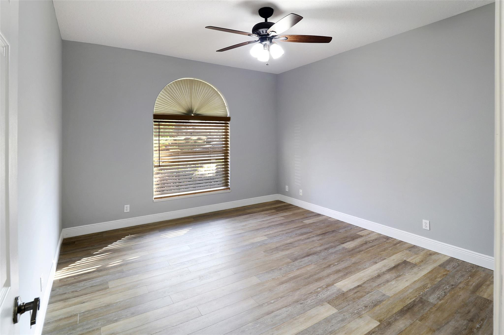 Kensington 146-39 B - Residential