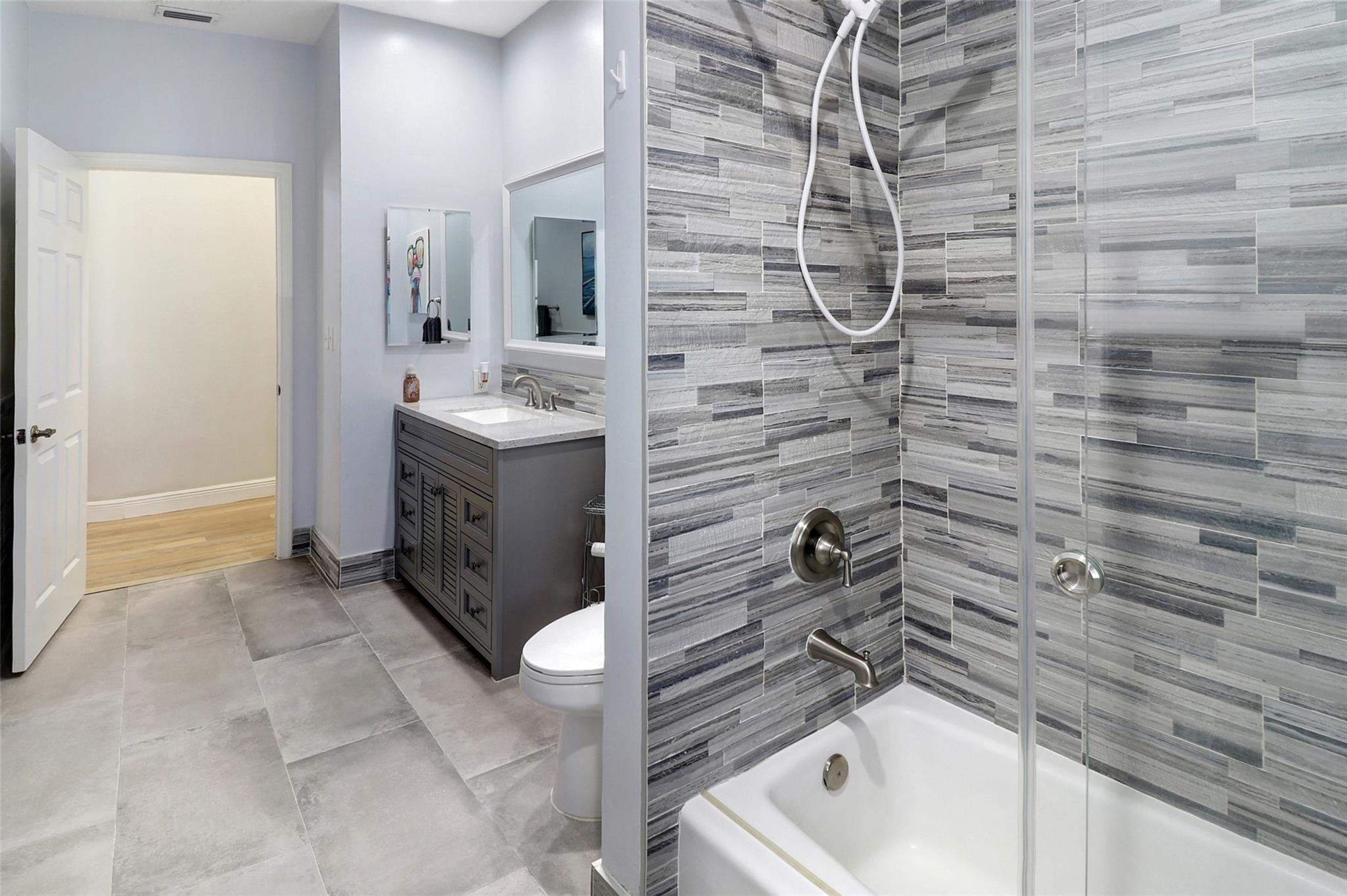 Kensington 146-39 B - Residential