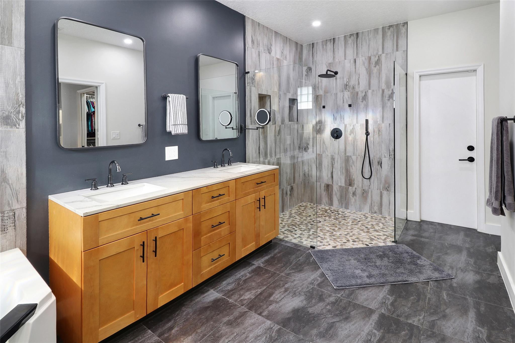 Kensington 146-39 B - Residential