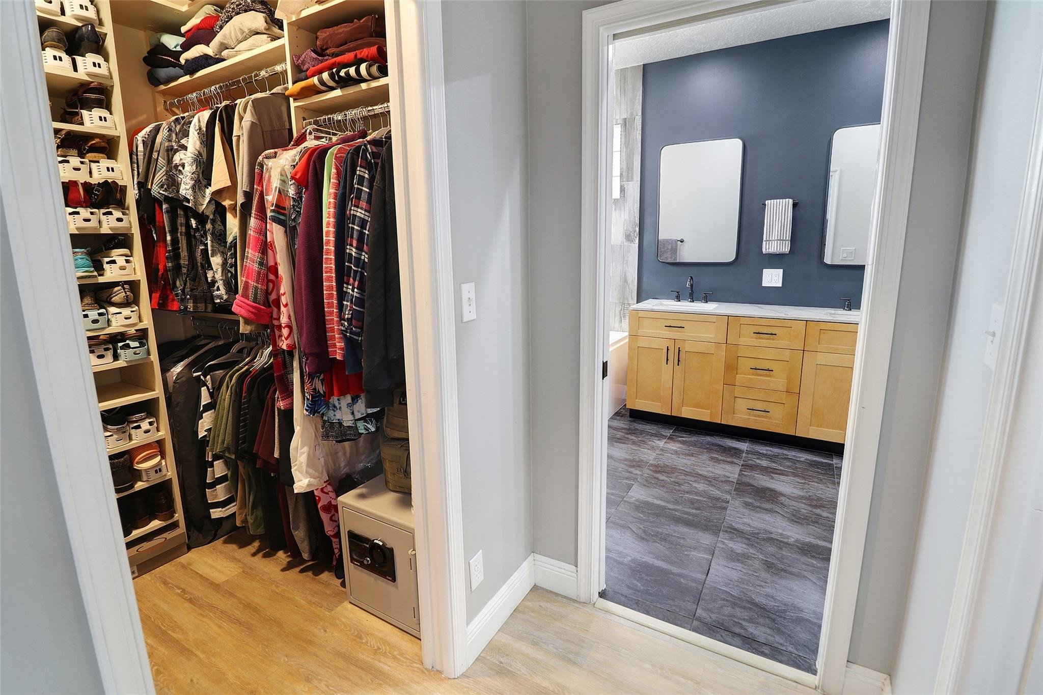 Kensington 146-39 B - Residential