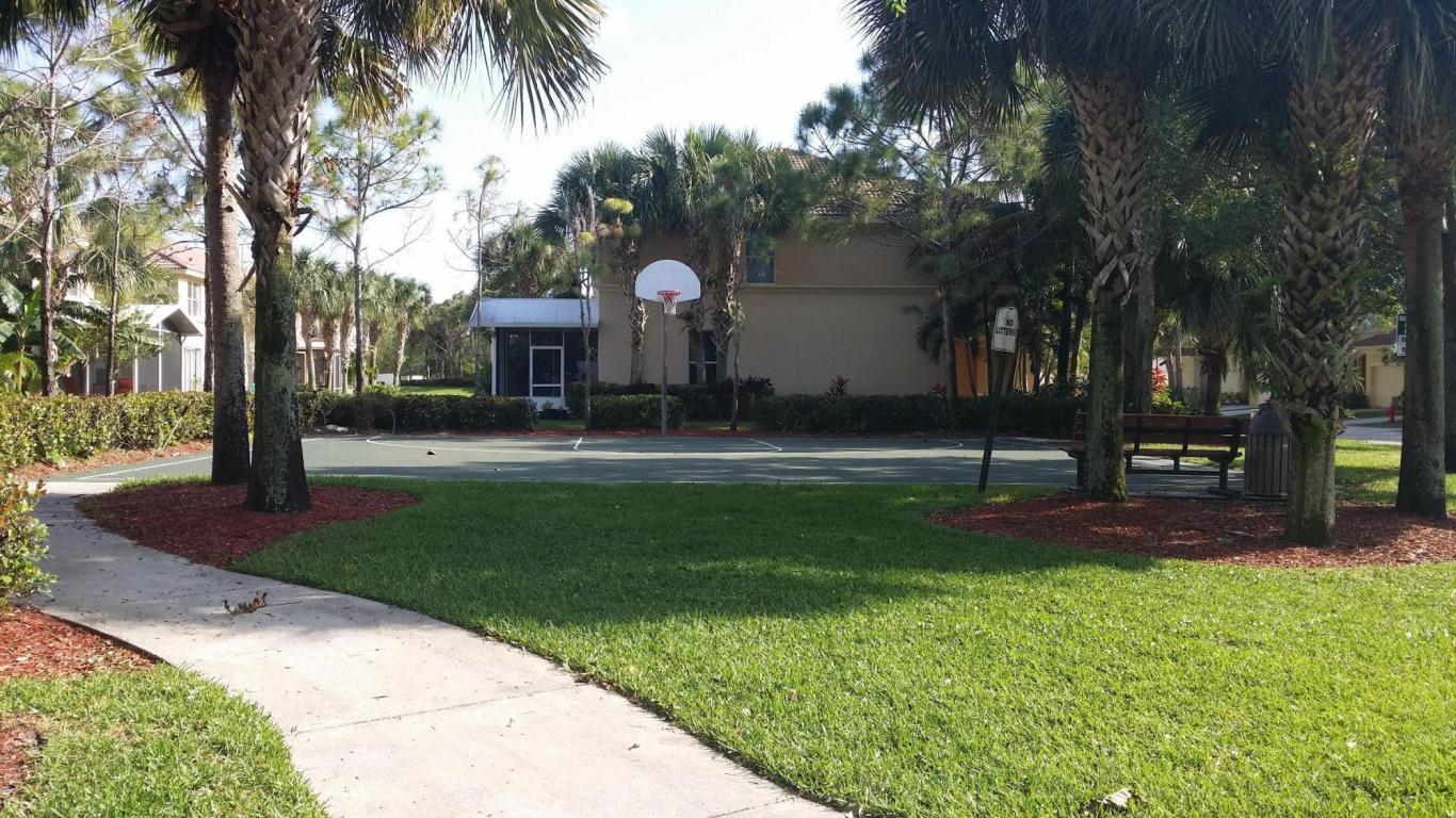 SEMINOLE ESTATES and TOWNHOMES - Residential