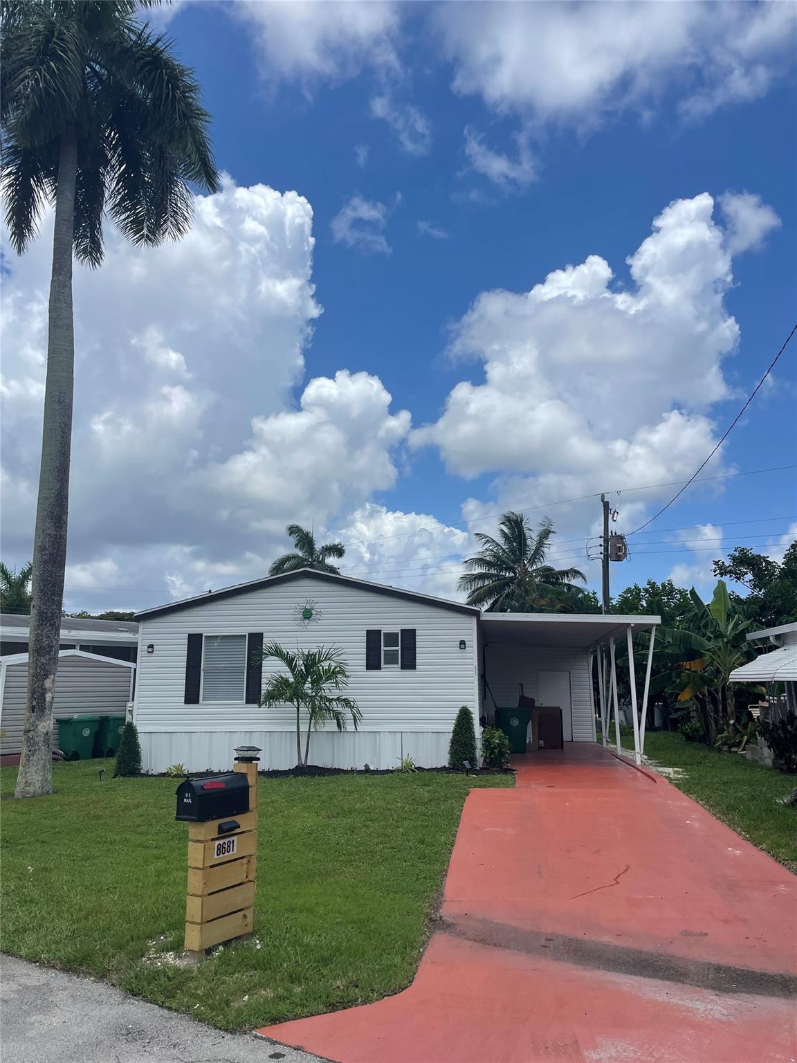 Absolutely gorgeous 2/2 double wide with carport - shed - split bedroom plan - -updated kitchen counters and cabinets - spectacular bathrooms with designer showers - beautiful floors through out - --assoc. states it is HOPA verified - priced right for quick sale - -truly a must see.........Built in 2000....