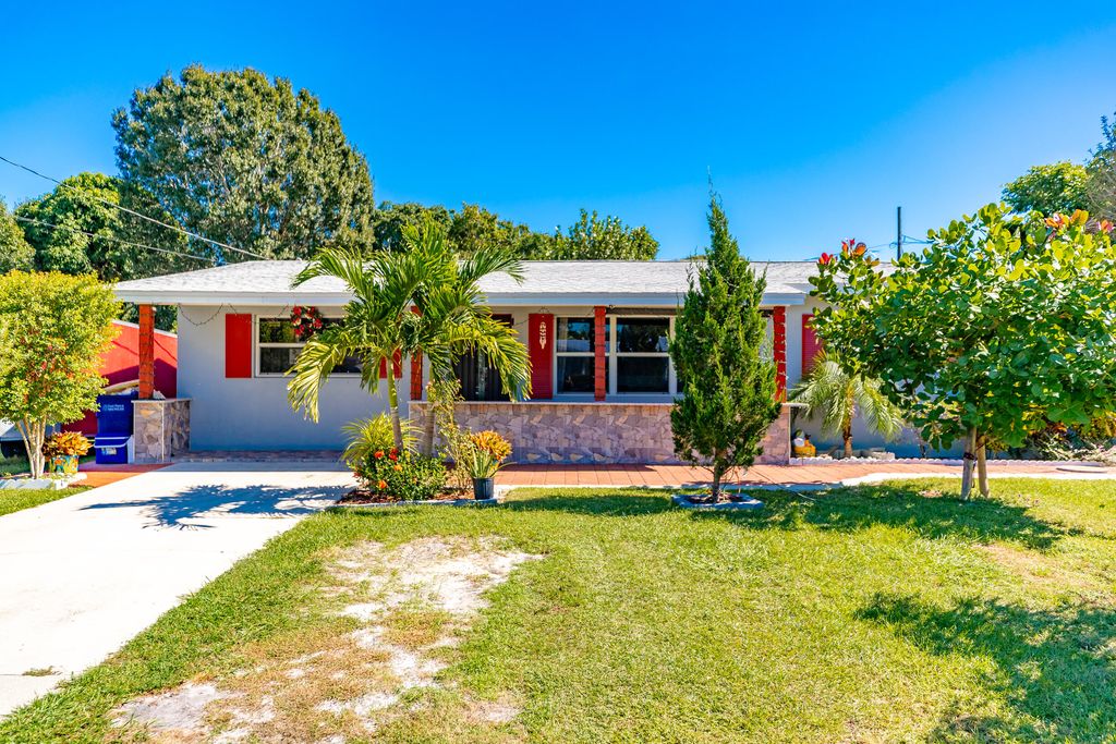 Photo of 2512 S 13th Street, Fort Pierce, FL 34982 (MLS # R11137473)