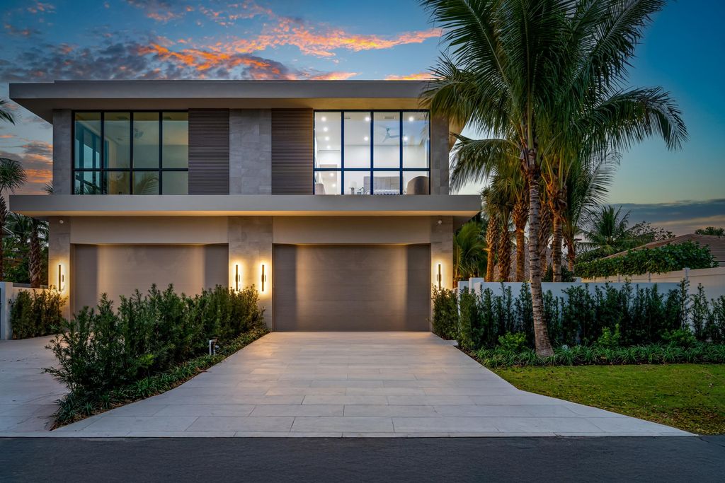 Photo of 1136 NE 9th Avenue, Delray Beach, FL 33483 (MLS # R11153034)