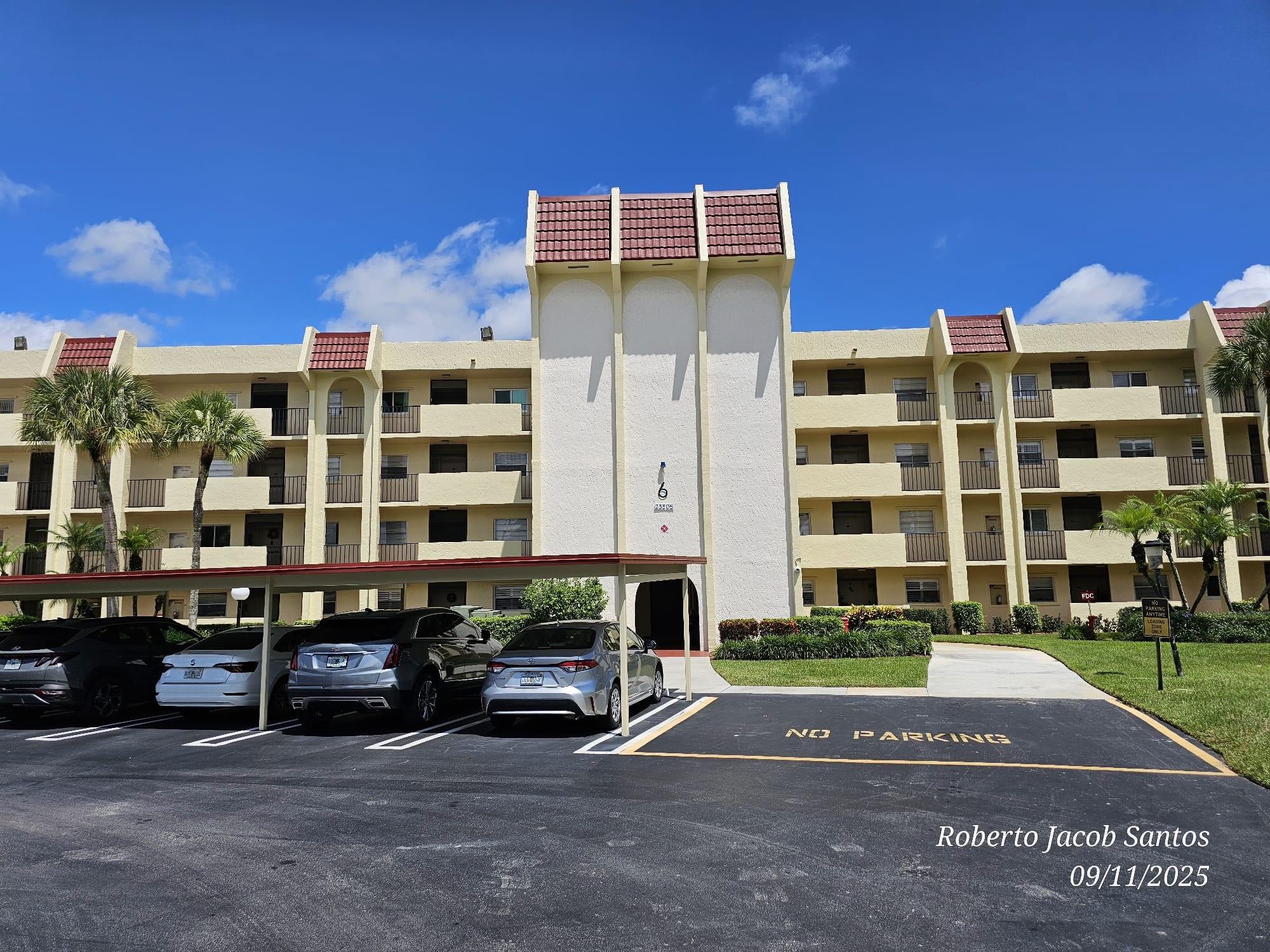 RENTER'S DREAM SPACIOUS 2X2, UPDATED EAT IN KITCHEN ALL NEWER APPLIANCES, CERAMIC & WOOD FLOORS, OUTSTANDING GOLF COURSE VIEWS, ENCLOSED BALCONY W/SCREENED & VERTICAL SLIDERS, ASSIGNED PARKING SPACE***CLUBHOUSE, POOL,TENNIS*** ENJOY FL LIVING
TENANT OCCUPIED, 24H NOTICE. AVAILABLE NOV 1