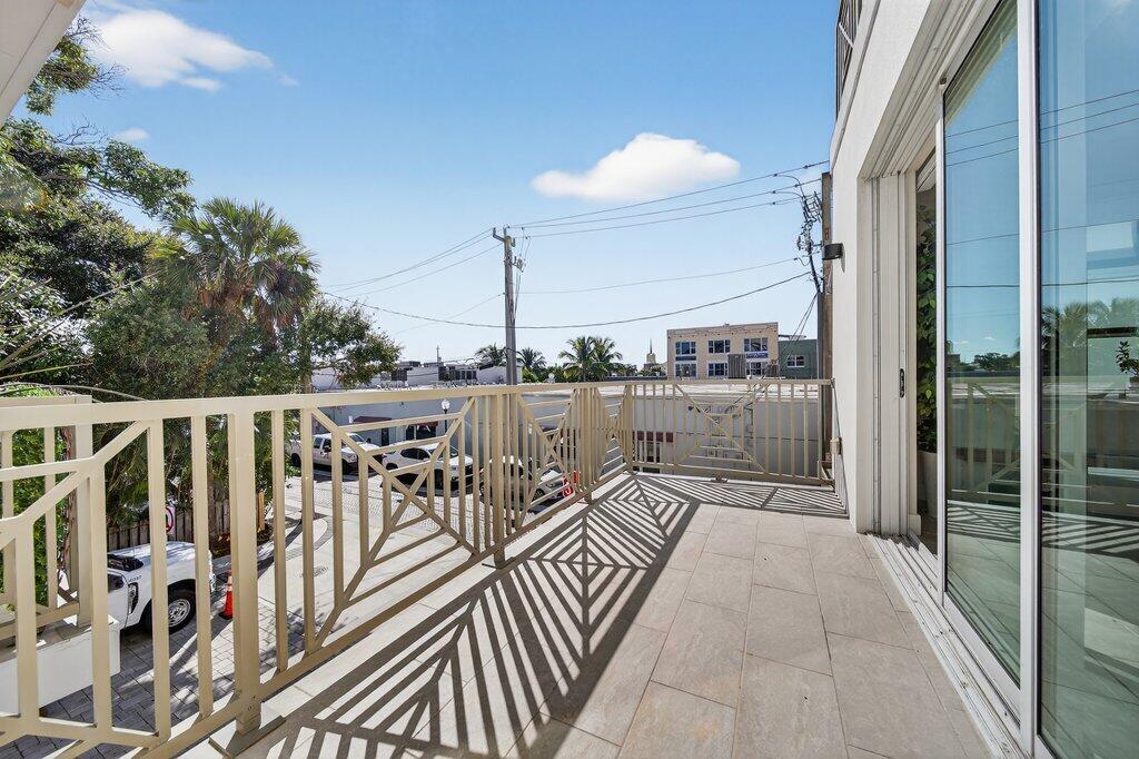 SAILFISH COVE CONDOMINIUM - Residential Lease