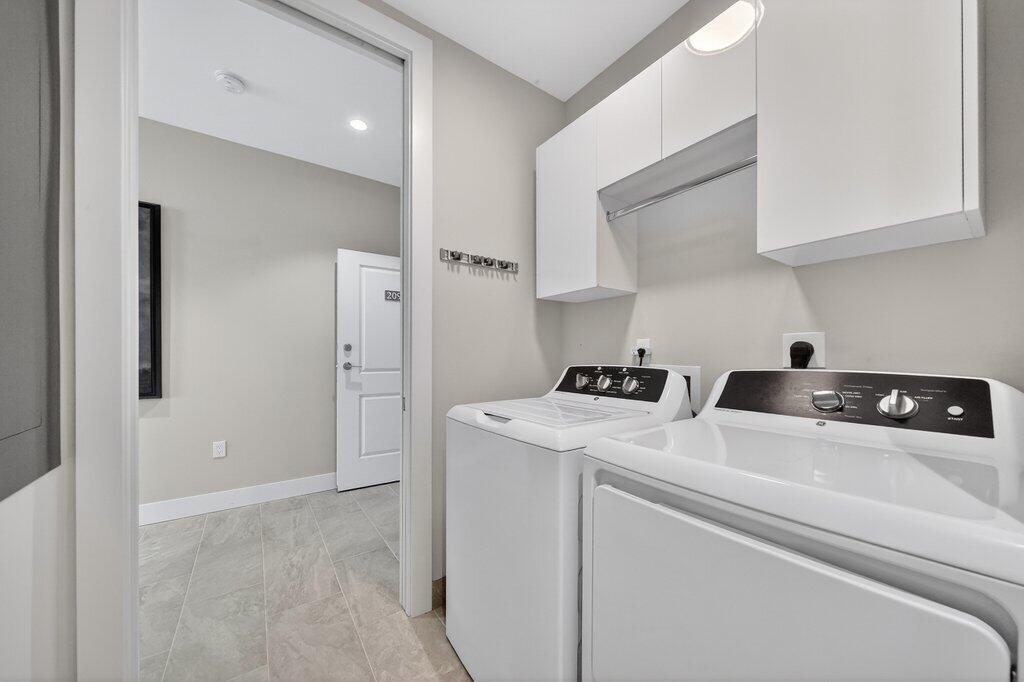 SAILFISH COVE CONDOMINIUM - Residential Lease