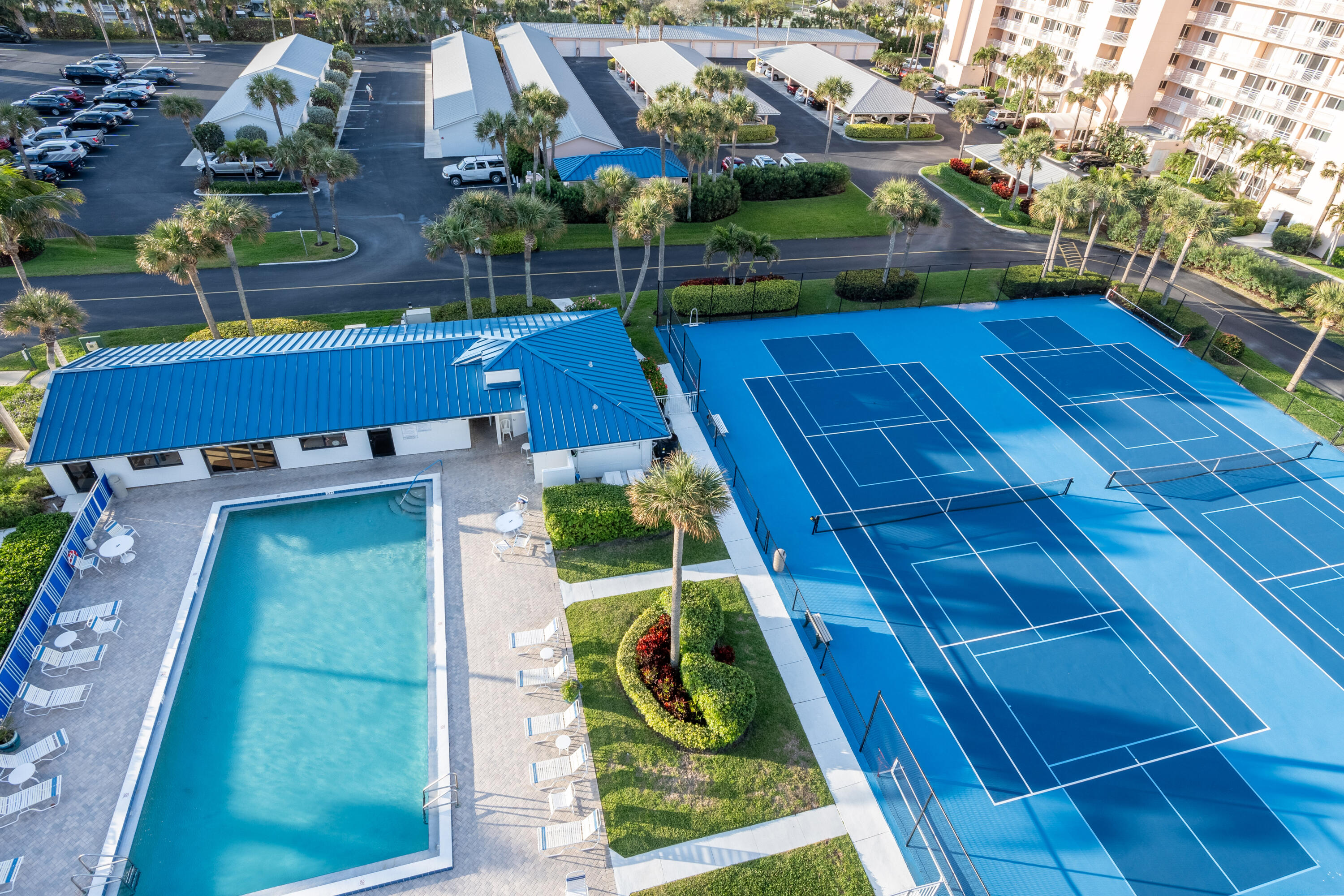 OCEAN HARBOUR NORTH PRIVATE BEACHFRONT AND MARINA - Residential