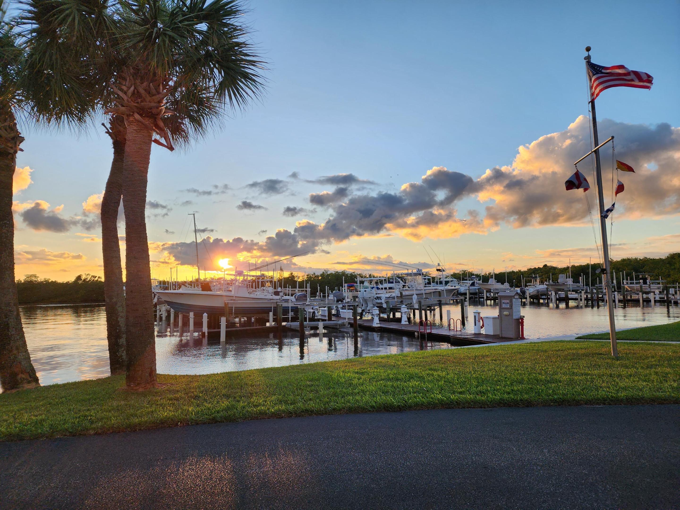 OCEAN HARBOUR NORTH PRIVATE BEACHFRONT AND MARINA - Residential
