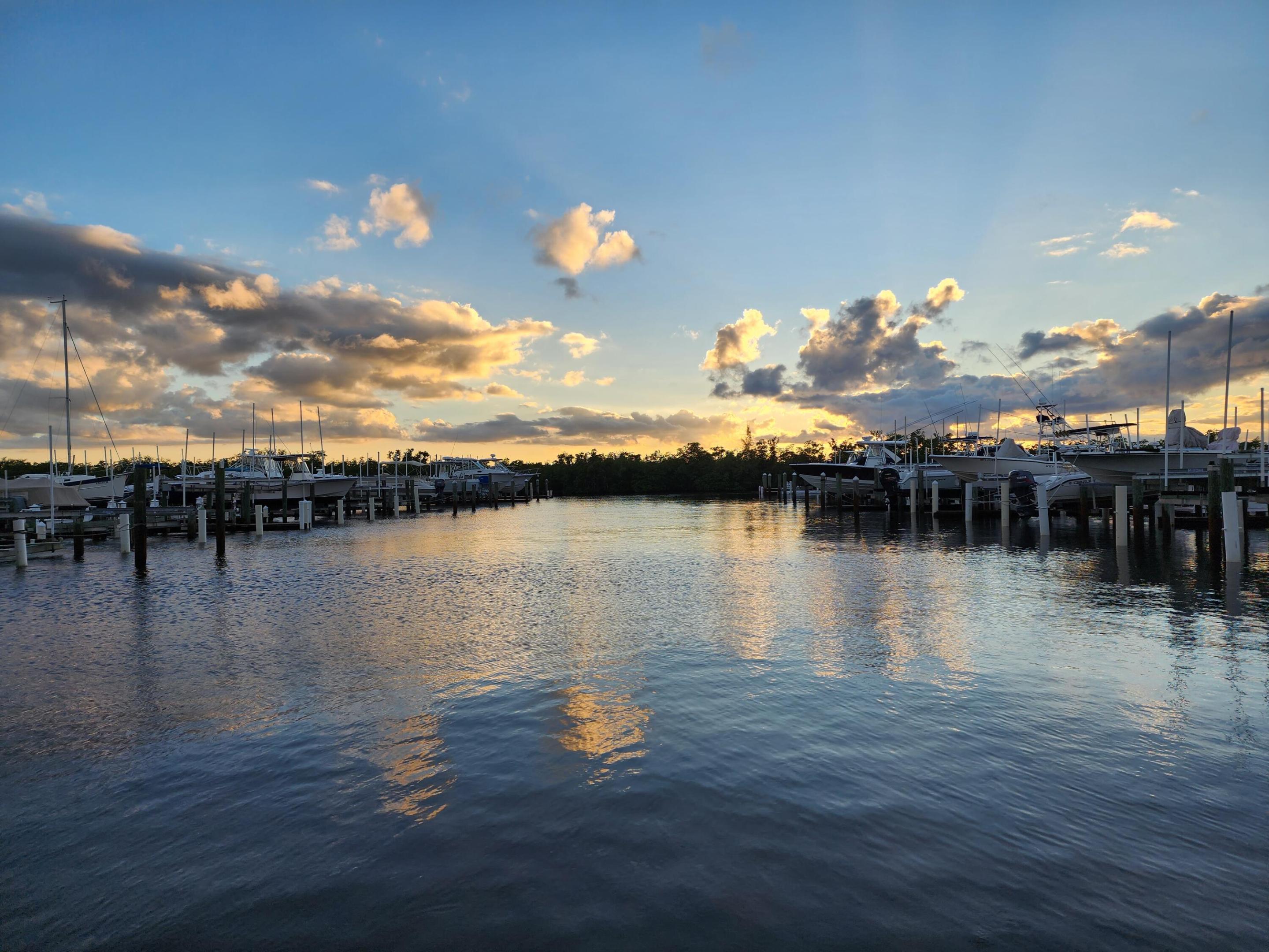 OCEAN HARBOUR NORTH PRIVATE BEACHFRONT AND MARINA - Residential