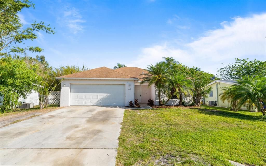 Photo of 3043 SE Banyan Street, Stuart, FL 34997 (MLS # R10890395)