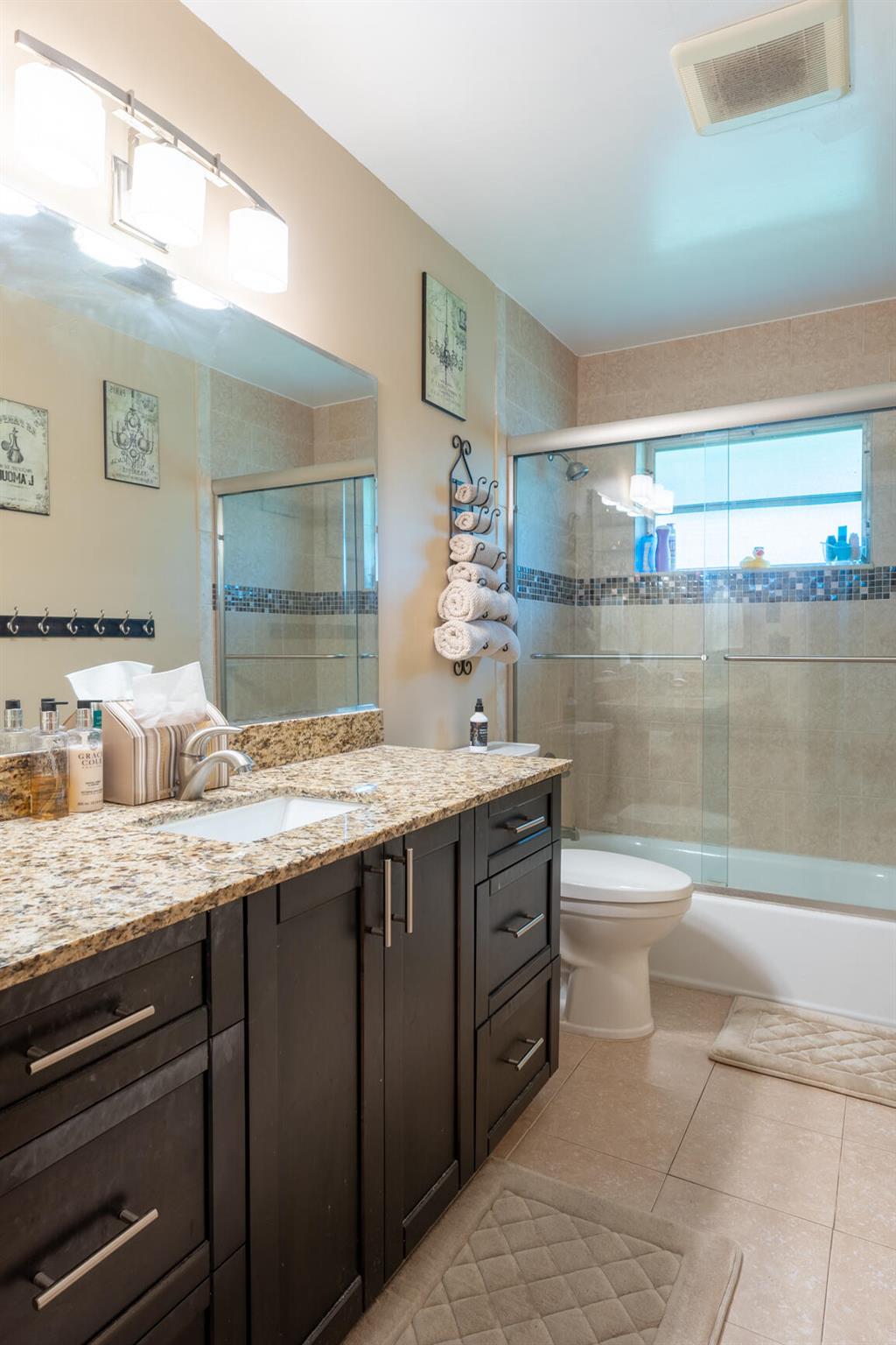 HOLLYWOOD HILLS - Residential