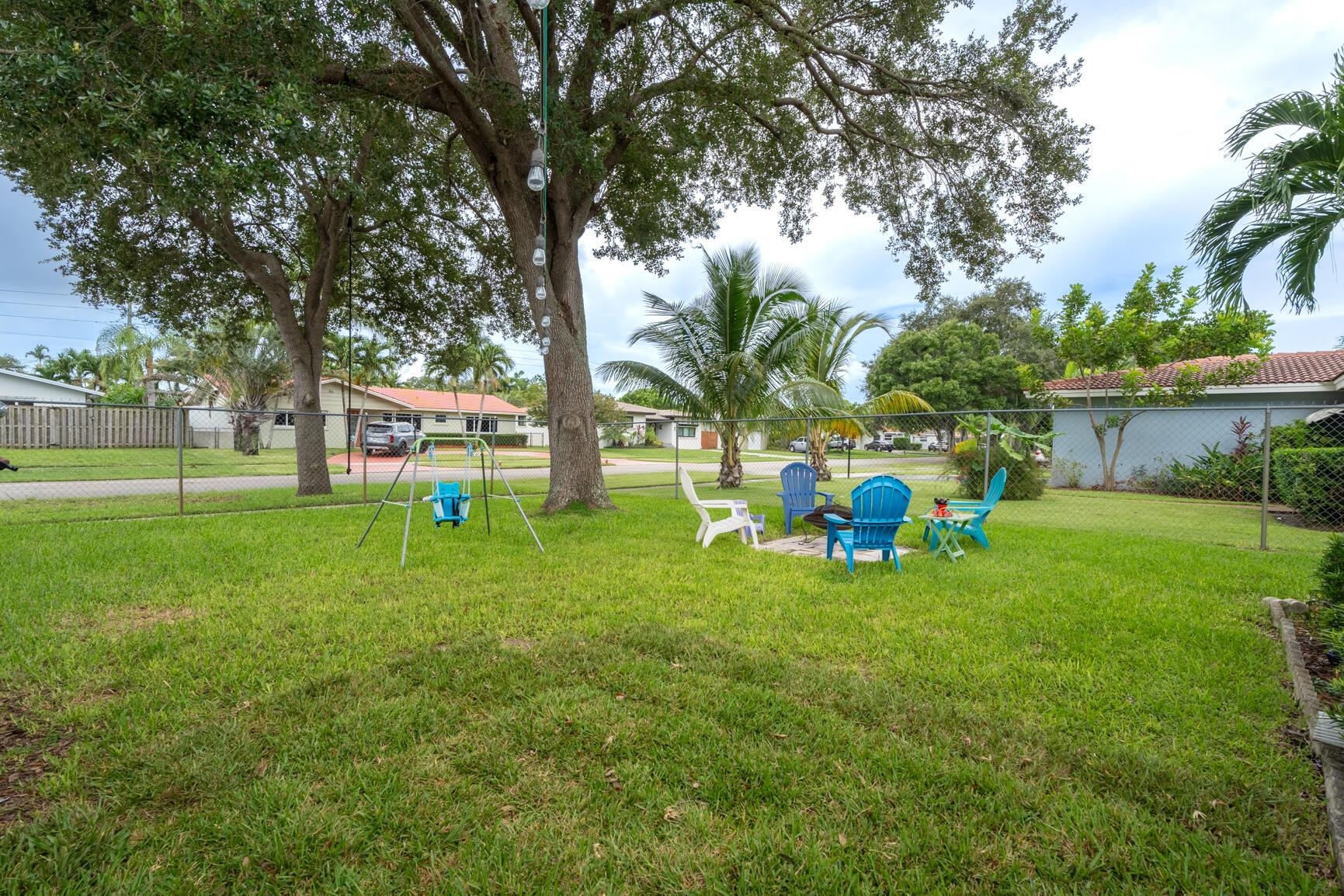 HOLLYWOOD HILLS - Residential