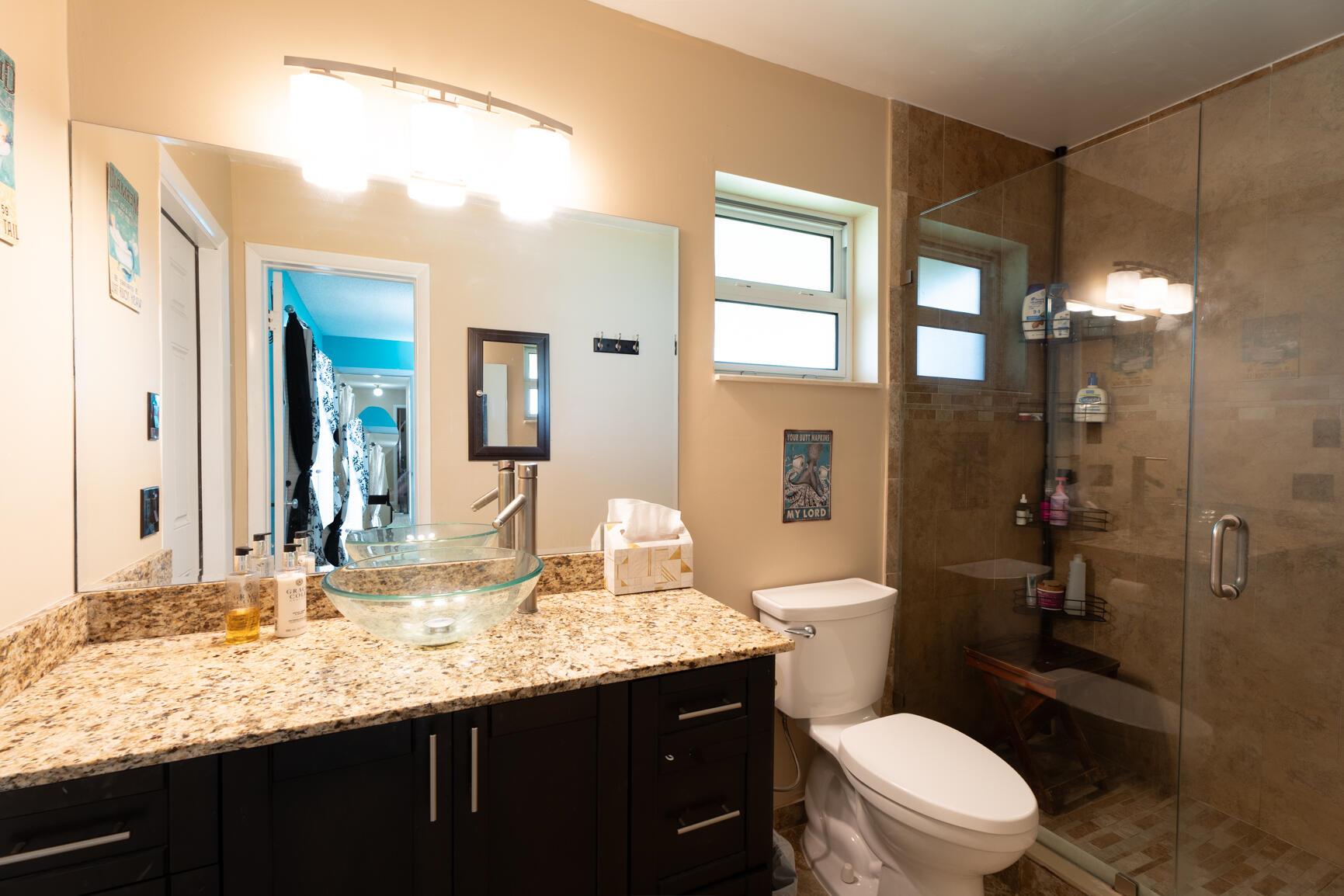 HOLLYWOOD HILLS - Residential