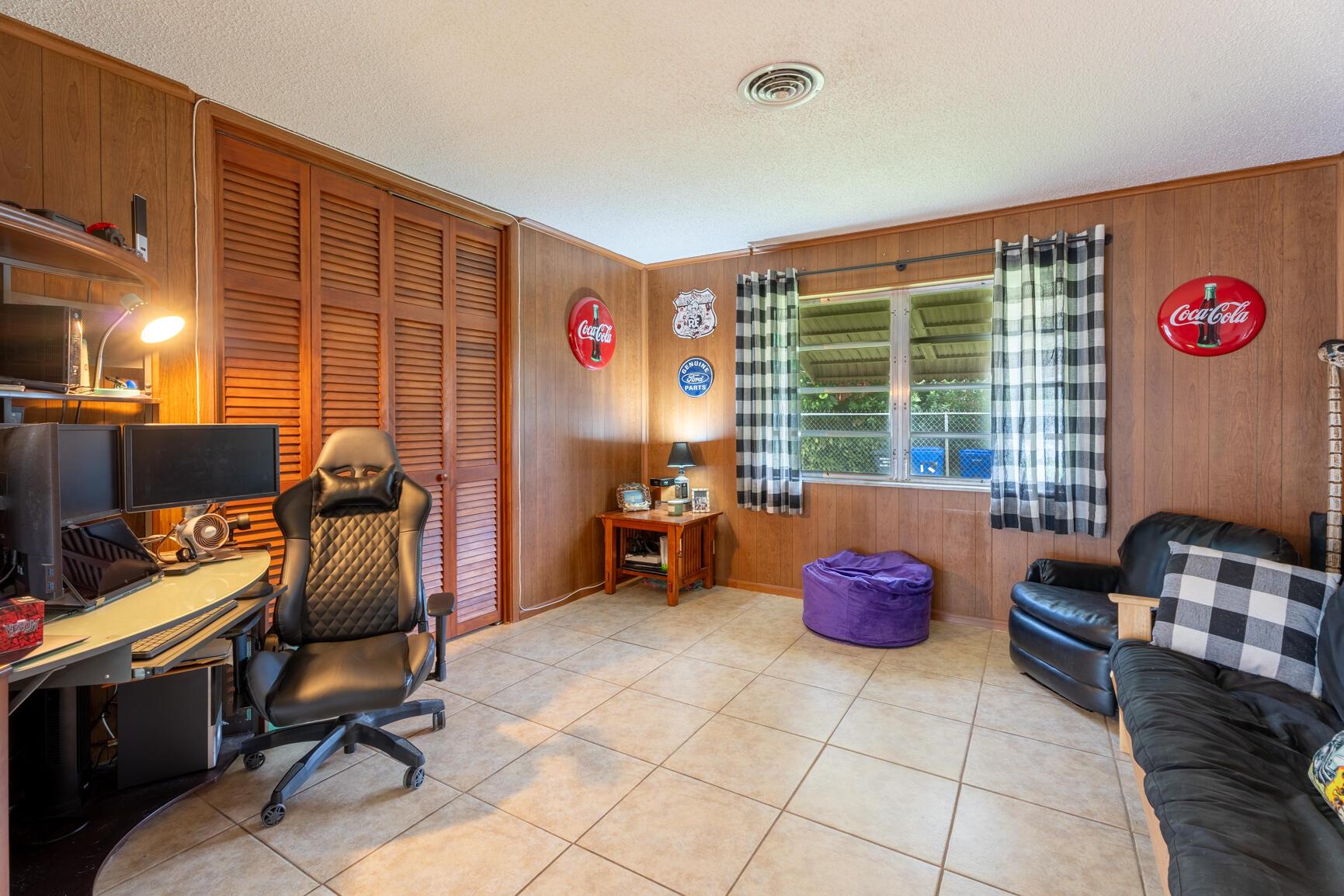 HOLLYWOOD HILLS - Residential