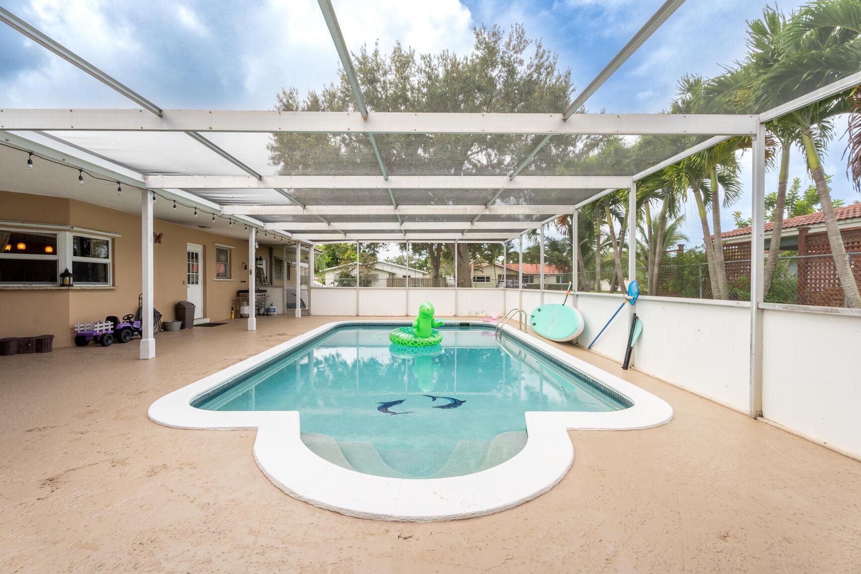 HOLLYWOOD HILLS - Residential