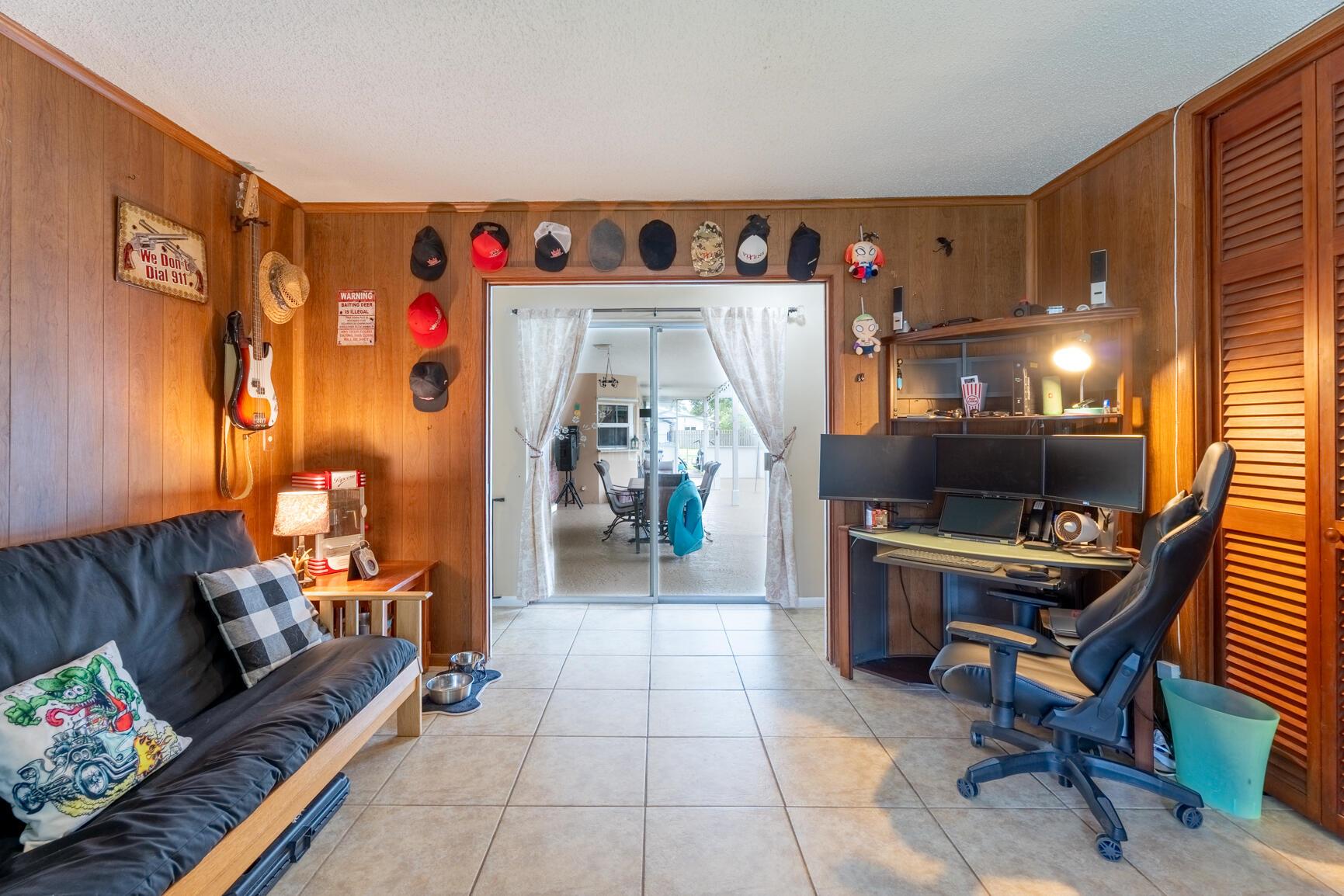 HOLLYWOOD HILLS - Residential